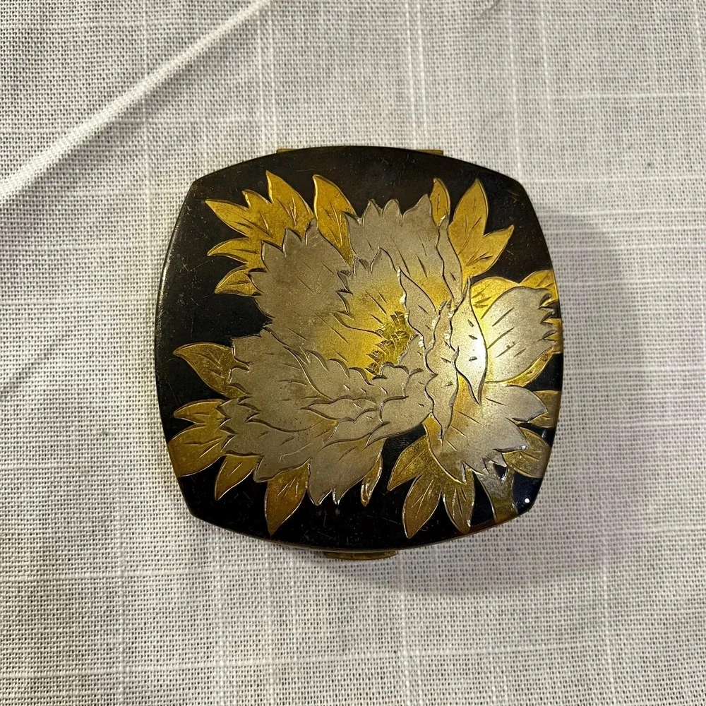 Vintage Japanese Powder Compact - Maki-e Peony Design with Original Wooden Box